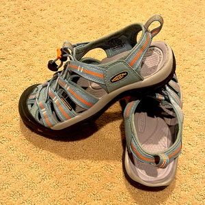 KEEN WOMENS WATERPROOF SANDALS 7.5